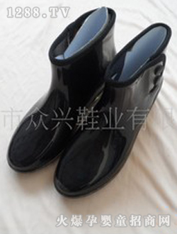 ����ʱ�л��϶�ͯ��Ь