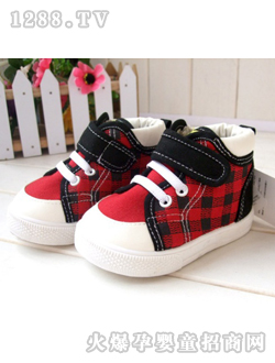 ͯ��Ե��ɫӤ������Ь