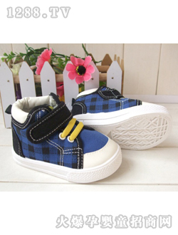 ͯ��Ե��ɫʱ�з���Ь