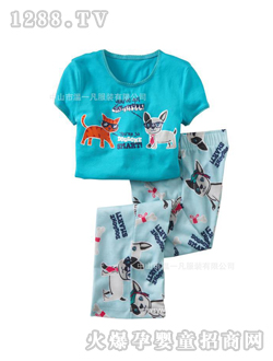 ��һ����ɫ�Ҿӷ�