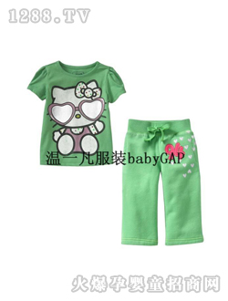 ��һ����ɫ��װ