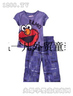 ��һ����ɫͯװ