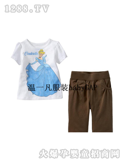 ��һ����ɫ��װ