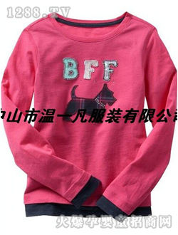 ��һ����ɫ����Ůͯ����T��