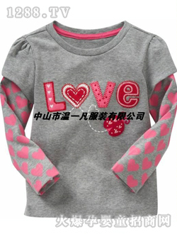 ��һ����ɫ����Ůͯ����T��