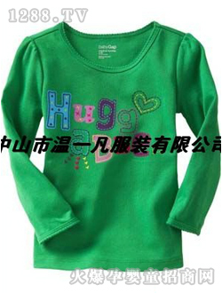 ��һ����ɫ����Ůͯ����T��