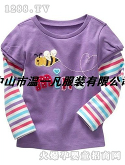 ��һ����ɫ����Ůͯ����T��