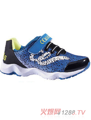 CE��ͯ�ڱ�����ʱ���˶�Ь