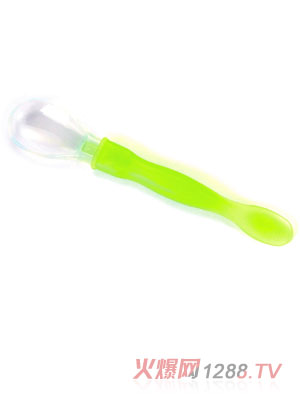 �ԹԻ�Ӥ�׶����׸�����ɫ