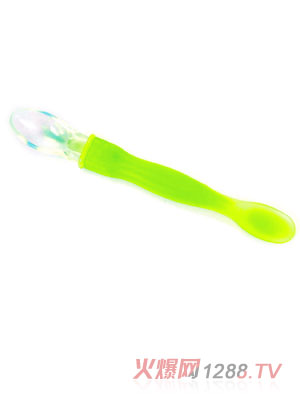 �ԹԻ�Ӥ�׶�������ɫ