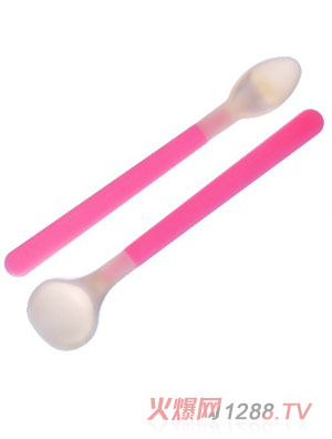 �ԹԻ�Ӥ�׶����׷�ɫ