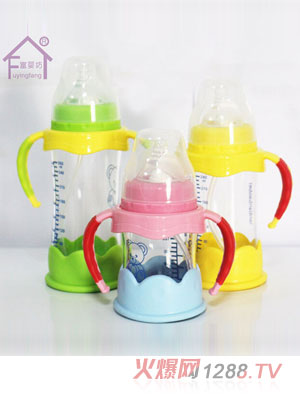 ��Ӥ�����ֱ����ڸ���貣����ƿ��ɫ