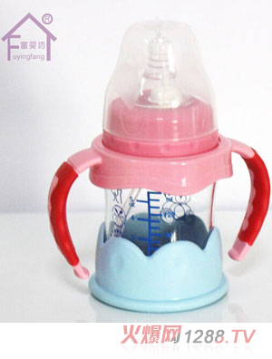 ��Ӥ�����ֱ����ڸ���貣����ƿ��ɫ