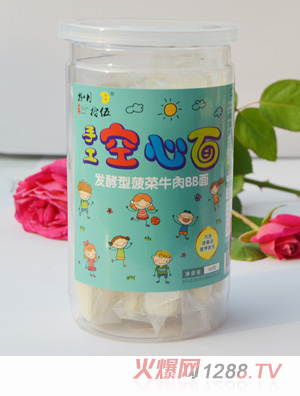 捌月拾伍菠菜牛肉空心面罐装正面184g