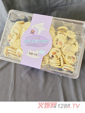 兩個(gè)寶貝圓形堅果炒酸奶